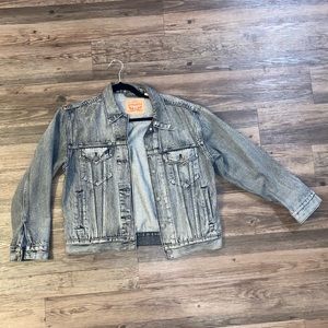 LEVI’S Ex-Boyfriend Trucker Jacket ❤️